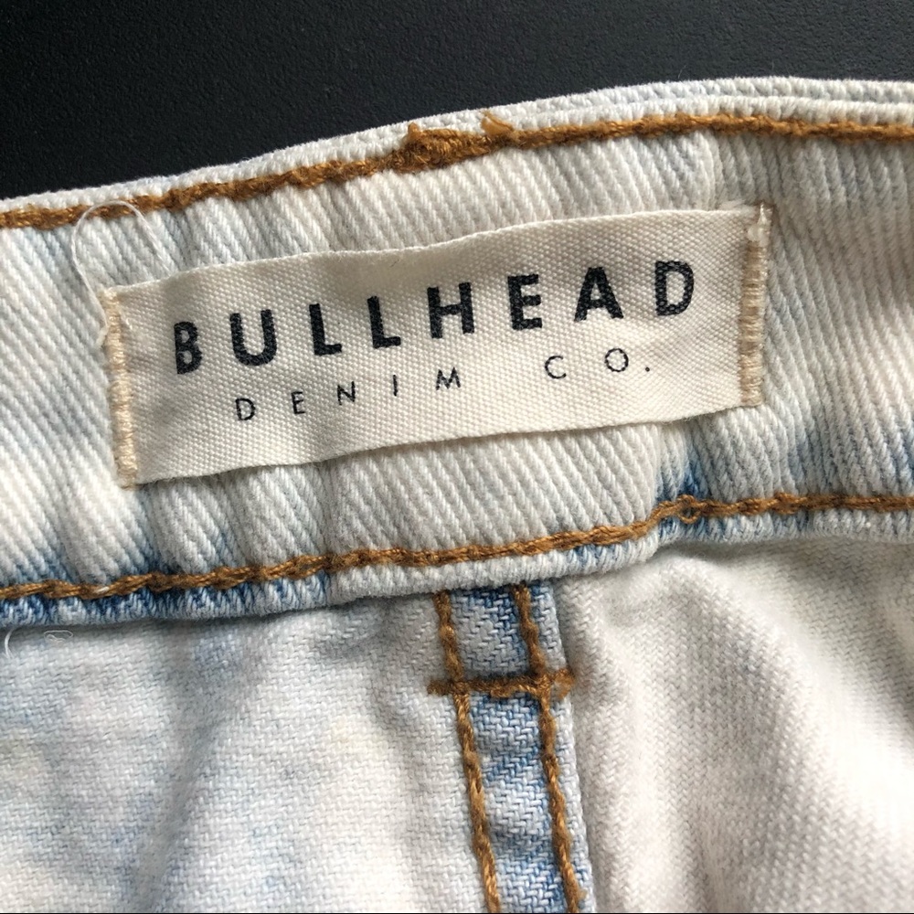 Bullhead light wash distressed high waisted shorts - Picture 3 of 6